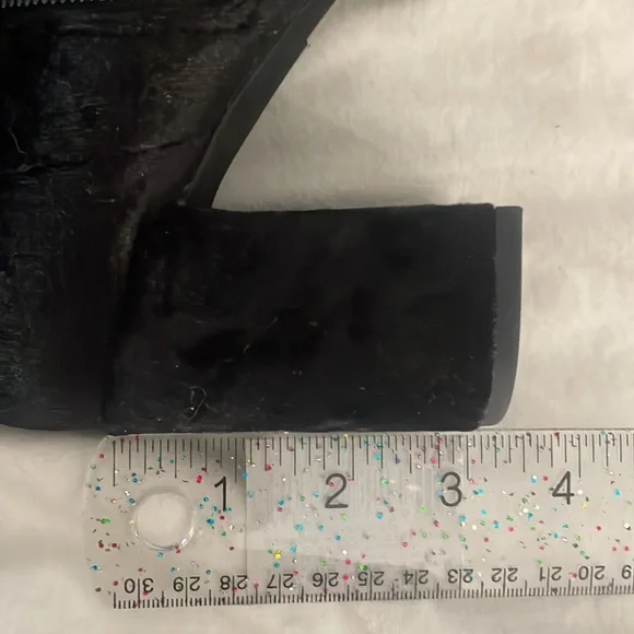 velvet booties - Picture 5 of 5